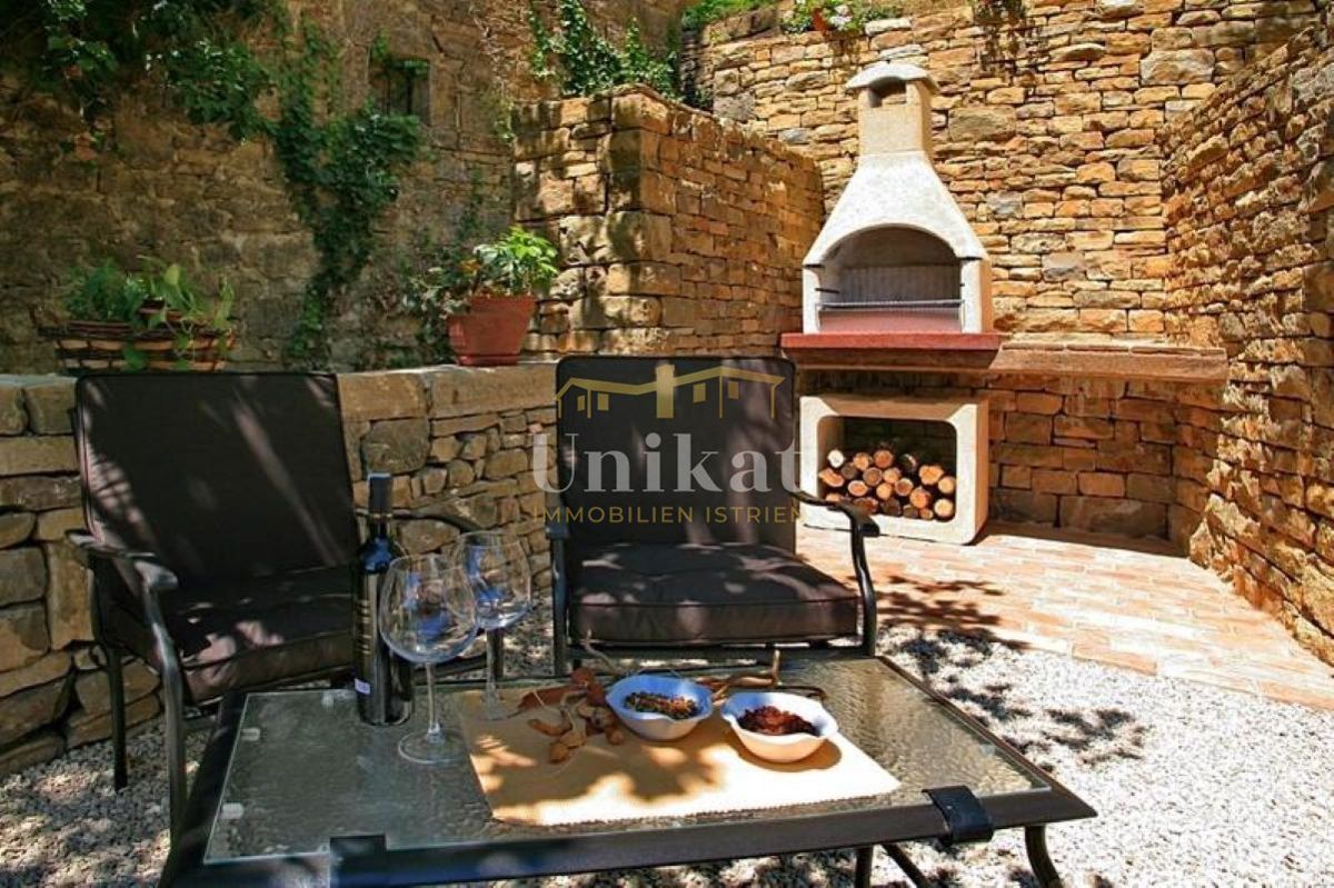 Casa in pietra ristrutturata con piscina e vista su Motovun